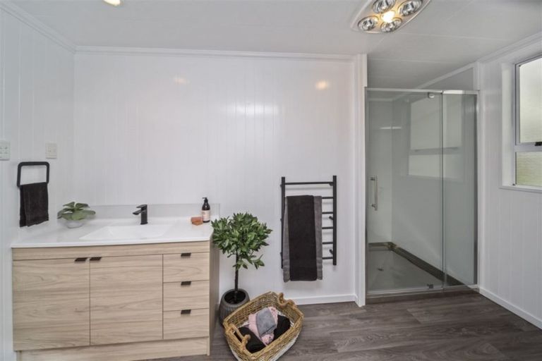 Photo of property in 36 Tawhiti Road, Hawera, 4610