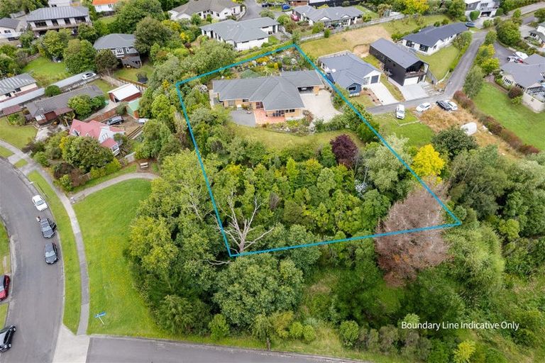 Photo of property in 24 La Lena Grove, Fitzherbert, Palmerston North, 4410