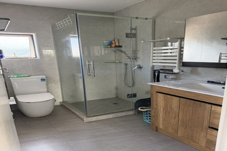 Photo of property in 1/132 Archers Road, Glenfield, Auckland, 0629