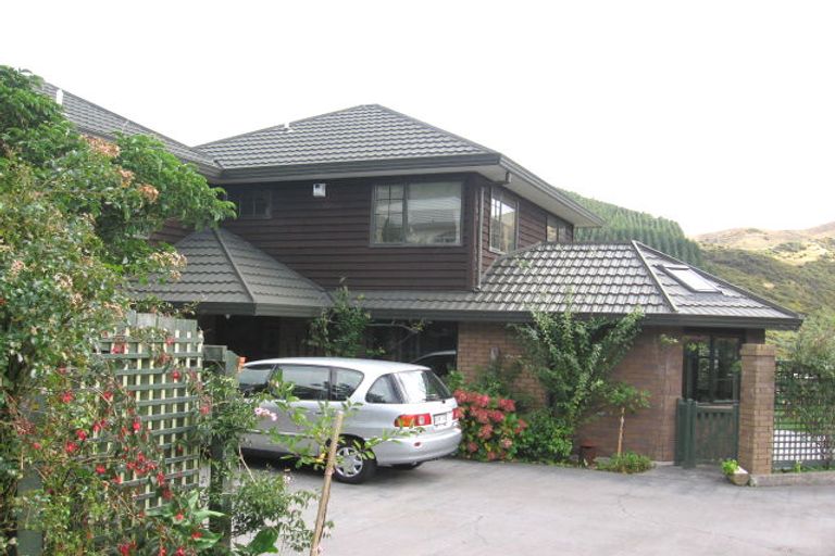 Photo of property in 16 Furlong Crescent, Churton Park, Wellington, 6037