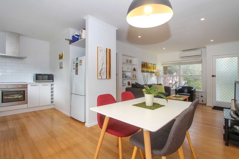 Photo of property in 2/1 Hythe Terrace, Mairangi Bay, Auckland, 0630