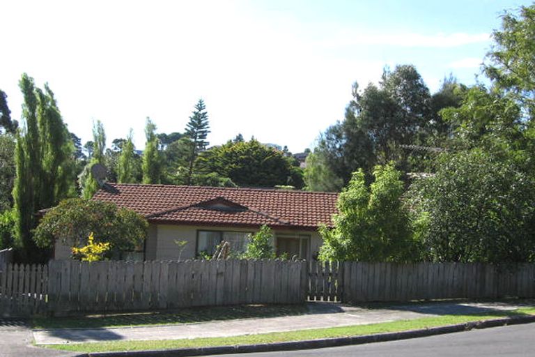 Photo of property in 9 Mistletoe Place, Browns Bay, Auckland, 0630
