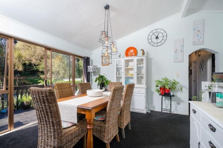 Photo of property in 42 Opanuku Road, Henderson Valley, Auckland, 0612