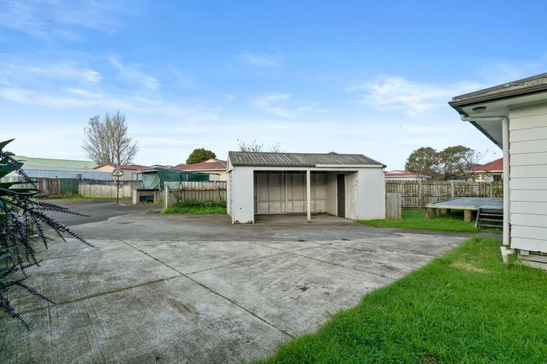 Photo of property in 49 Dungarvon Place, Clendon Park, Auckland, 2103