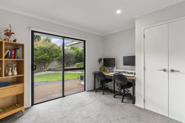 Photo of property in 32 Currell Way, Somerville, Auckland, 2014