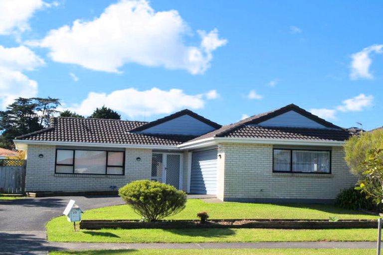 Photo of property in 23 West Fairway, Golflands, Auckland, 2013