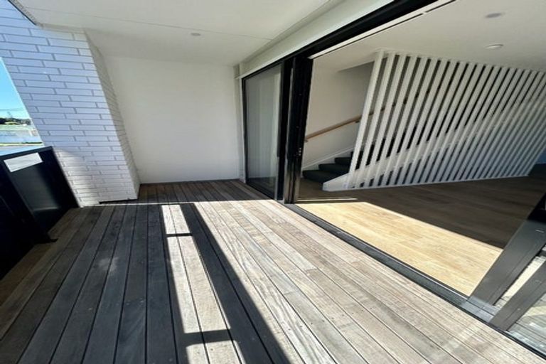 Photo of property in 15 Tiraumea Drive, Pakuranga, Auckland, 2010