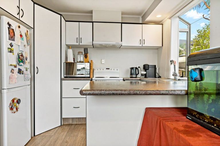 Photo of property in 25 Helleur Road, Massey, Auckland, 0614