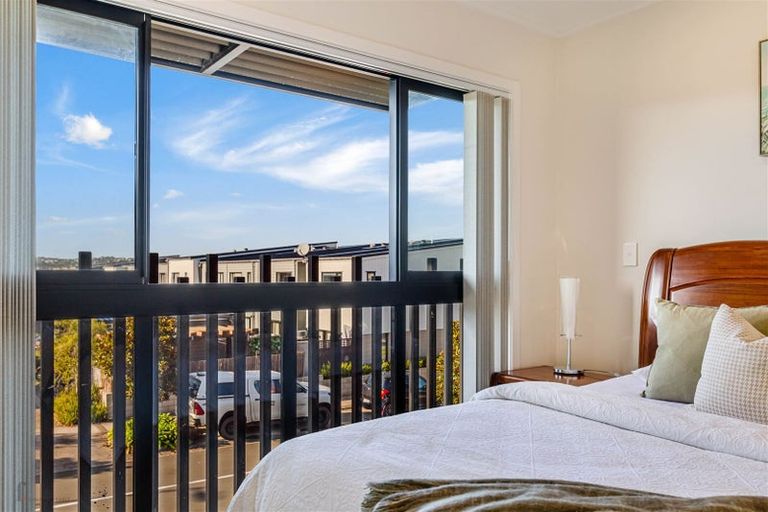 Photo of property in 6 Sacred Kingfisher Road, Hobsonville, Auckland, 0616