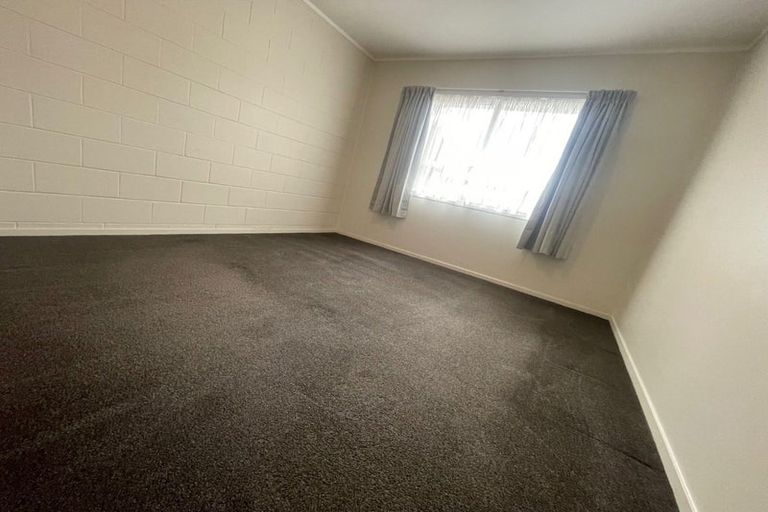 Photo of property in 8/318 Te Atatu Road, Te Atatu South, Auckland, 0610