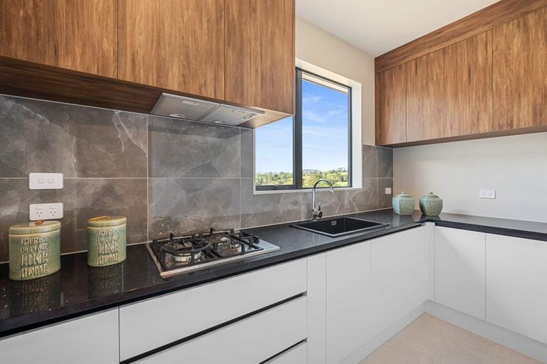 Photo of property in 8 Lumber Rise, Swanson, Auckland, 0614