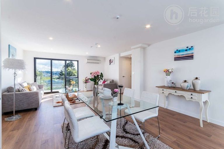 Photo of property in 5 Lilac Lane, Oteha, Auckland, 0632