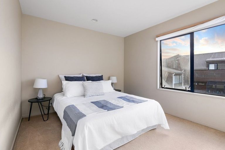 Photo of property in 9a Sunbrae Grove, Mount Maunganui, 3116