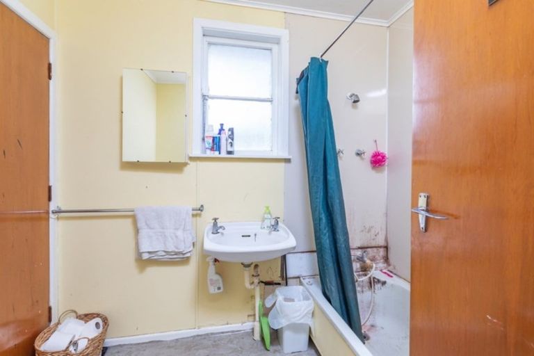 Photo of property in 106 Arahura Crescent, Waitangirua, Porirua, 5024