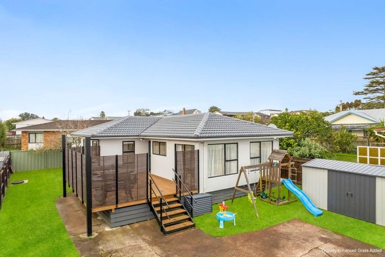 Photo of property in 2 Laura Street, Kelston, Auckland, 0602