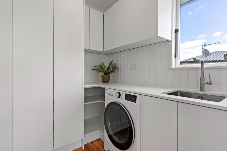 Photo of property in 73 Dale Crescent, Pakuranga, Auckland, 2010