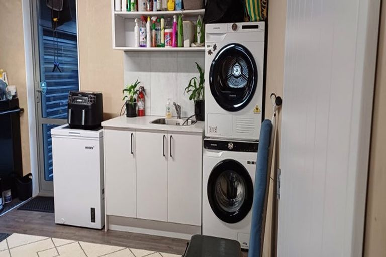 Photo of property in 4 Ella Lane, Green Island, Dunedin, 9018