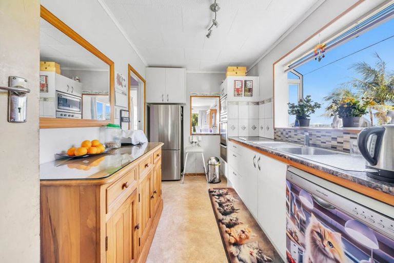 Photo of property in 14 Lucas Place, Weymouth, Auckland, 2103