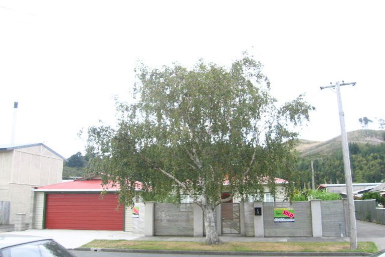 Photo of property in 5 Wilford Street, Wallaceville, Upper Hutt, 5018