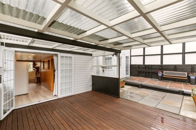 Photo of property in 2/6 Torbay Heights, Torbay, Auckland, 0630