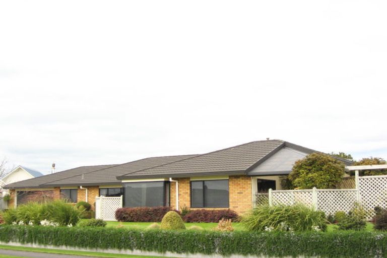 Photo of property in 5 Waiwera Place, Merrilands, New Plymouth, 4312