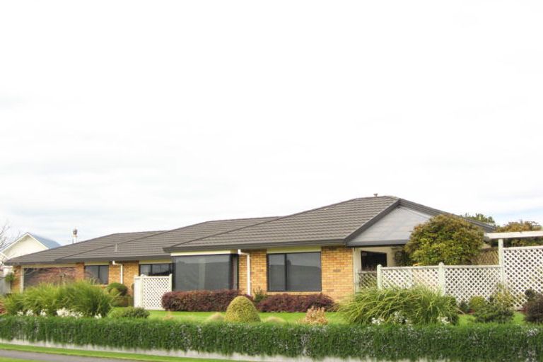 Photo of property in 5 Waiwera Place, Merrilands, New Plymouth, 4312