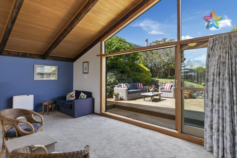 Photo of property in 7 Pekanga Road, Normandale, Lower Hutt, 5010