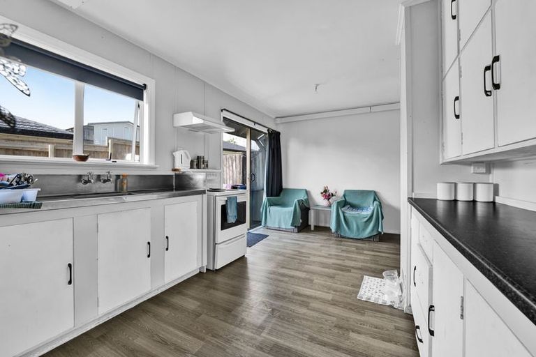 Photo of property in 22 Cook Street, Marfell, New Plymouth, 4310