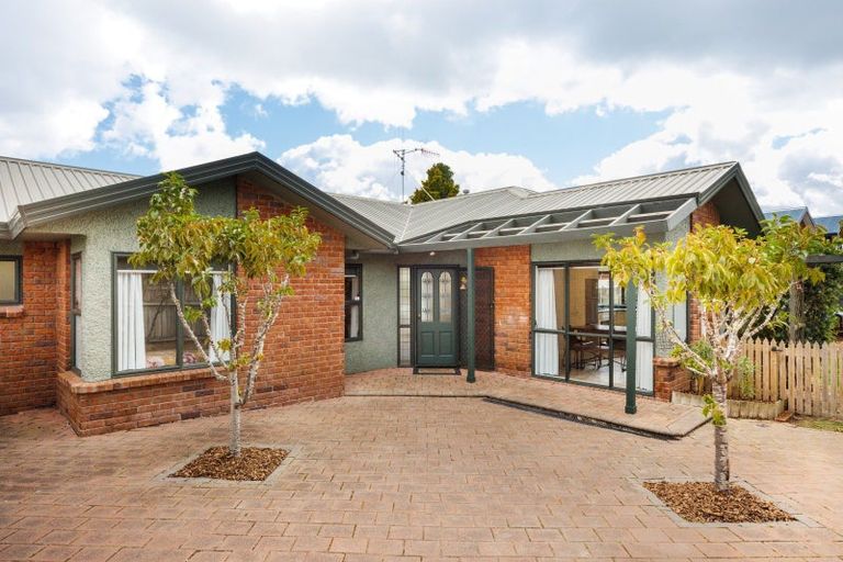 Photo of property in 127 Summerhill Drive, Fitzherbert, Palmerston North, 4410