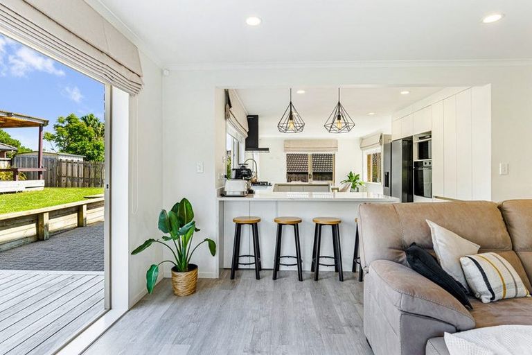 Photo of property in 54 Black Teal Close, Unsworth Heights, Auckland, 0632