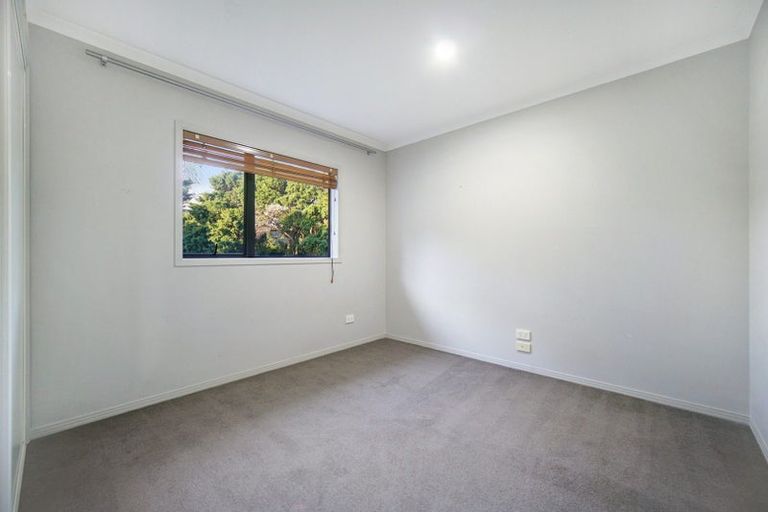 Photo of property in 42 Ysabel Crescent, The Gardens, Auckland, 2105