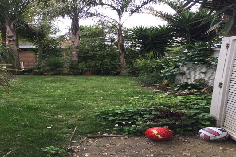 Photo of property in 525a Mount Albert Road, Three Kings, Auckland, 1042