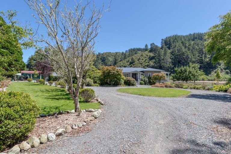 Photo of property in 808 Whitemans Valley Road, Whitemans Valley, Upper Hutt, 5371