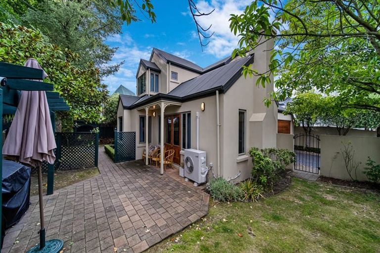 Photo of property in 124 Springfield Road, St Albans, Christchurch, 8014