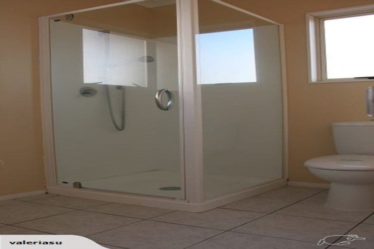 Photo of property in 4 Trotting Terrace, Fairview Heights, Auckland, 0632