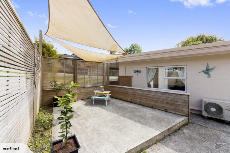 Photo of property in 1/2 Flavia Close, Torbay, Auckland, 0630