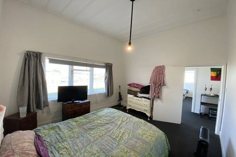 Photo of property in 90 Hinau Street, Castlecliff, Whanganui, 4501