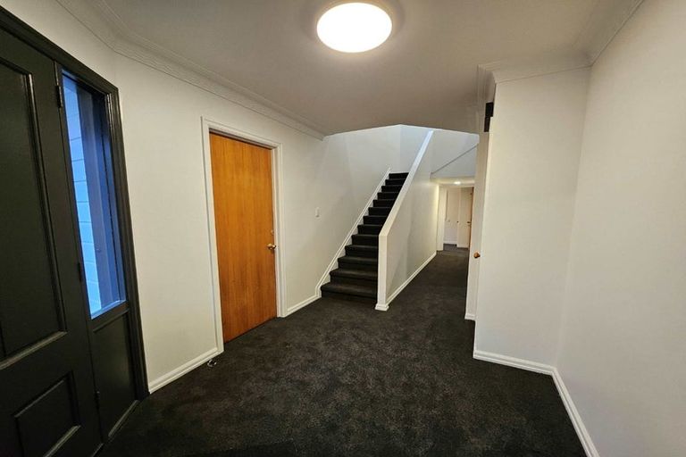 Photo of property in 2/5 Seacliffe Avenue, Belmont, Auckland, 0622
