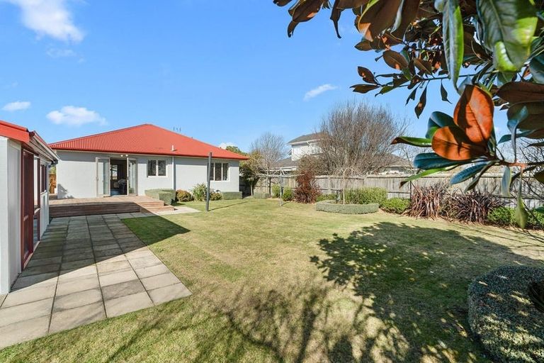 Photo of property in 5 Nortons Road, Avonhead, Christchurch, 8042