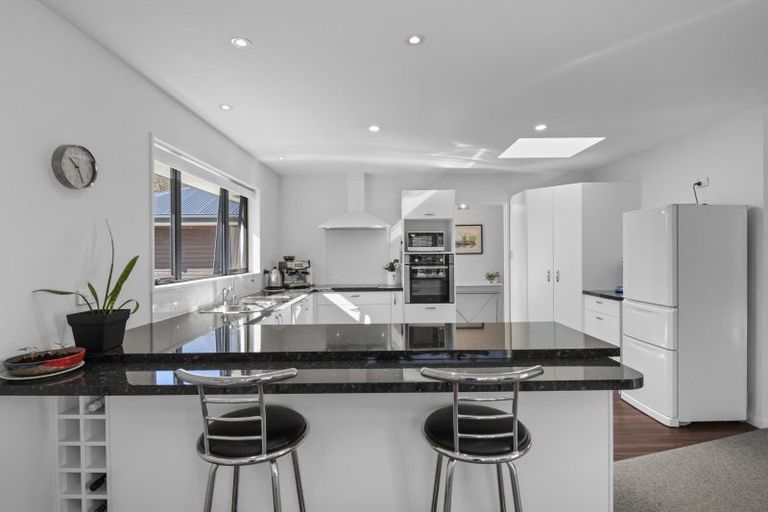 Photo of property in 5 Whitby Close, Waikawa, Picton, 7220