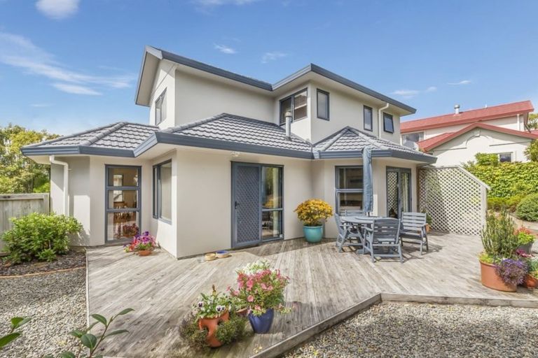 Photo of property in 13 Lanyon Place, Whitby, Porirua, 5024