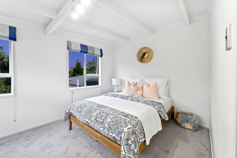 Photo of property in 13 Sandown Road, Rothesay Bay, Auckland, 0630