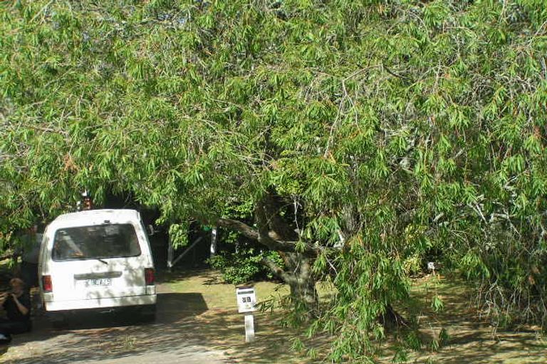 Photo of property in 21 Woodside Avenue, Northcote, Auckland, 0627