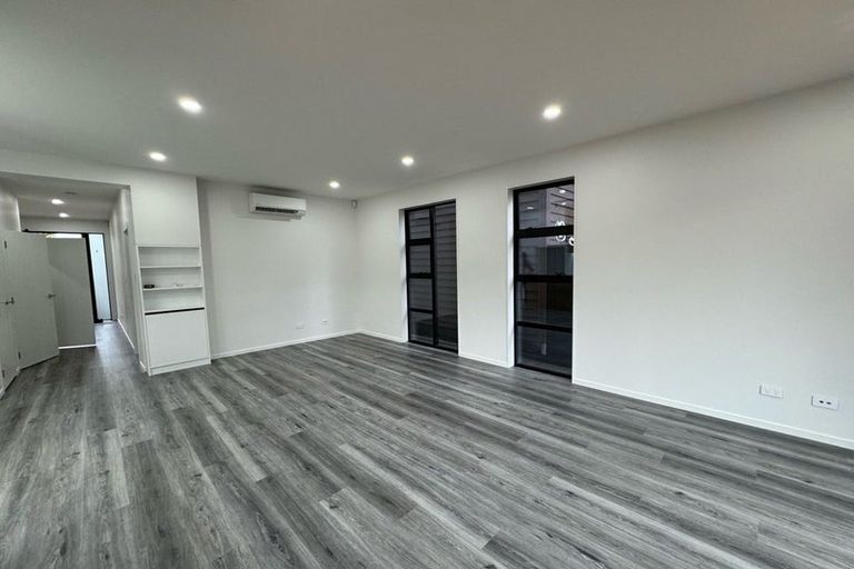 Photo of property in 9/90 Picasso Drive, West Harbour, Auckland, 0618