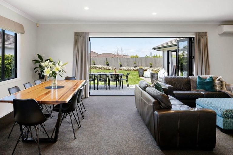 Photo of property in 22 Miranda Place, Flagstaff, Hamilton, 3210