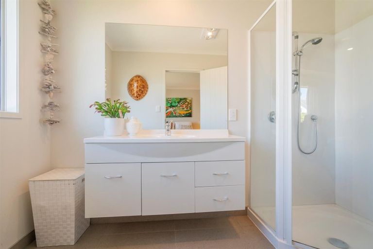 Photo of property in 9 Wells Place, Whitianga, 3510