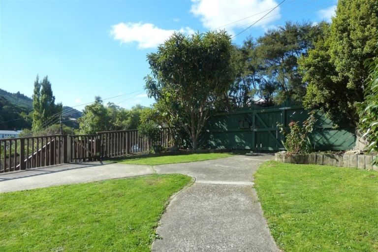 Photo of property in 9a Dorset Street, Picton, 7220