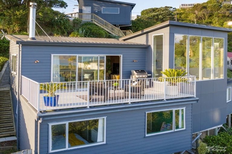 Photo of property in 4 Singers Road, Korokoro, Lower Hutt, 5012