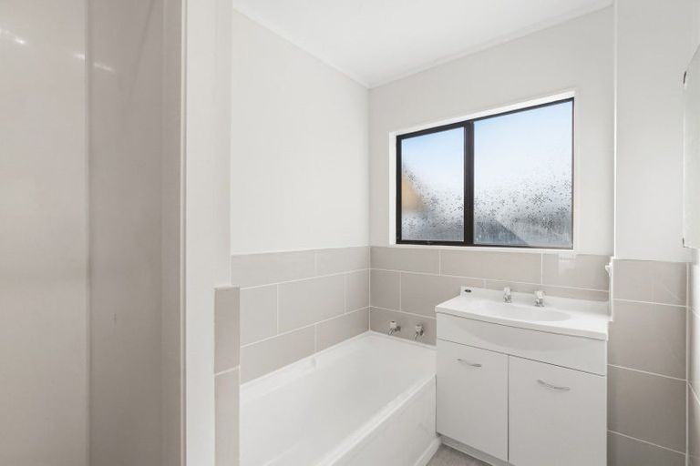 Photo of property in 33 Dingadee Street, Welcome Bay, Tauranga, 3112