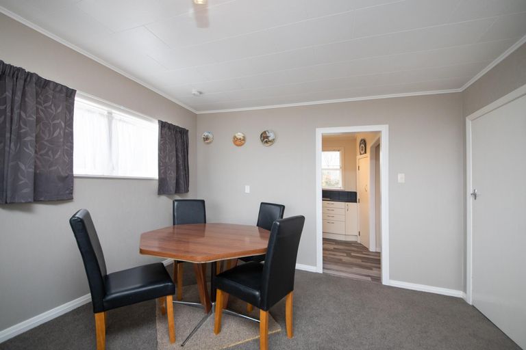 Photo of property in 8 Bradford Place, Awapuni, Palmerston North, 4412